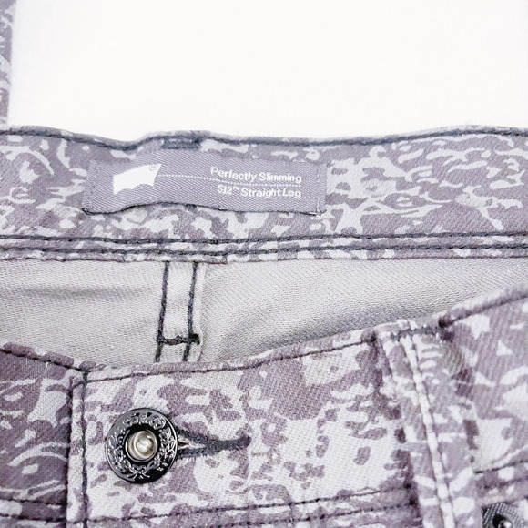 Levi's 512 Perfectly Slimming Straight Leg Blk Camo SZ28 - Picture 3 of 8